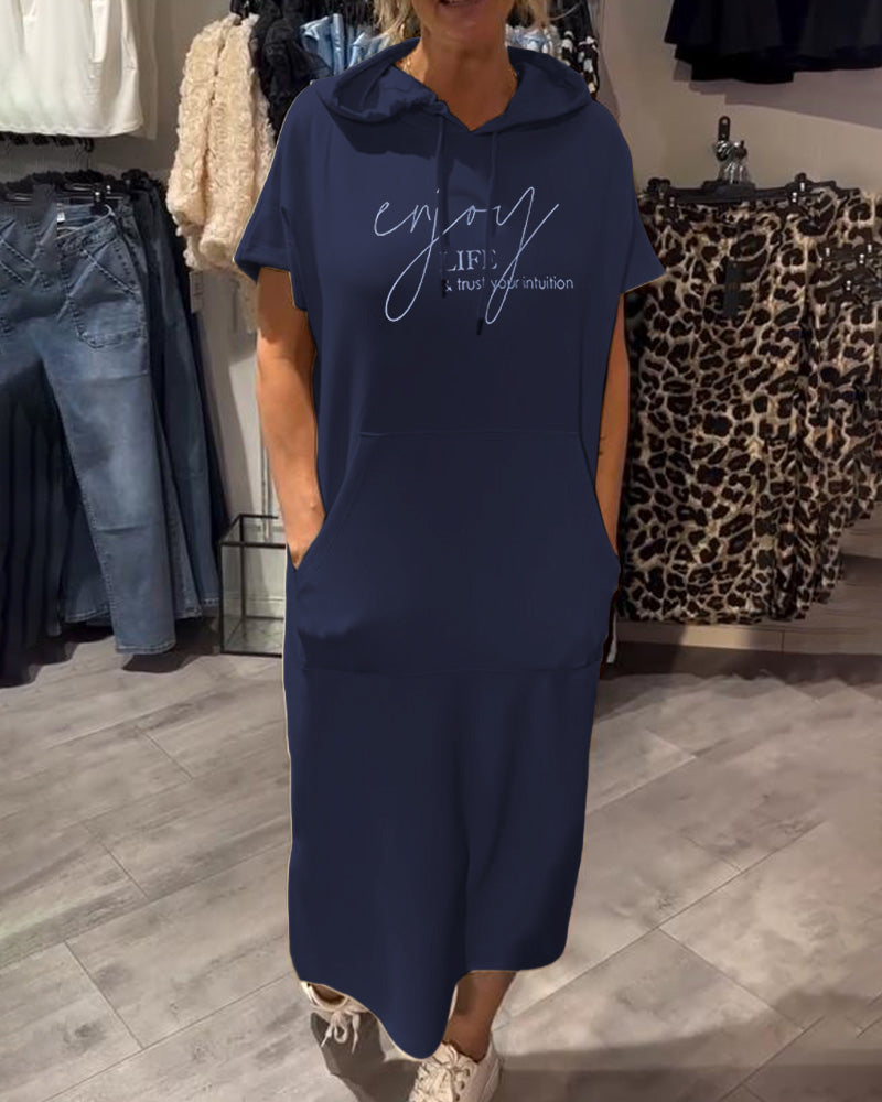 Ebba™ | Casual kjole med hette og feminin passformHooded casual kjole med feminin passform