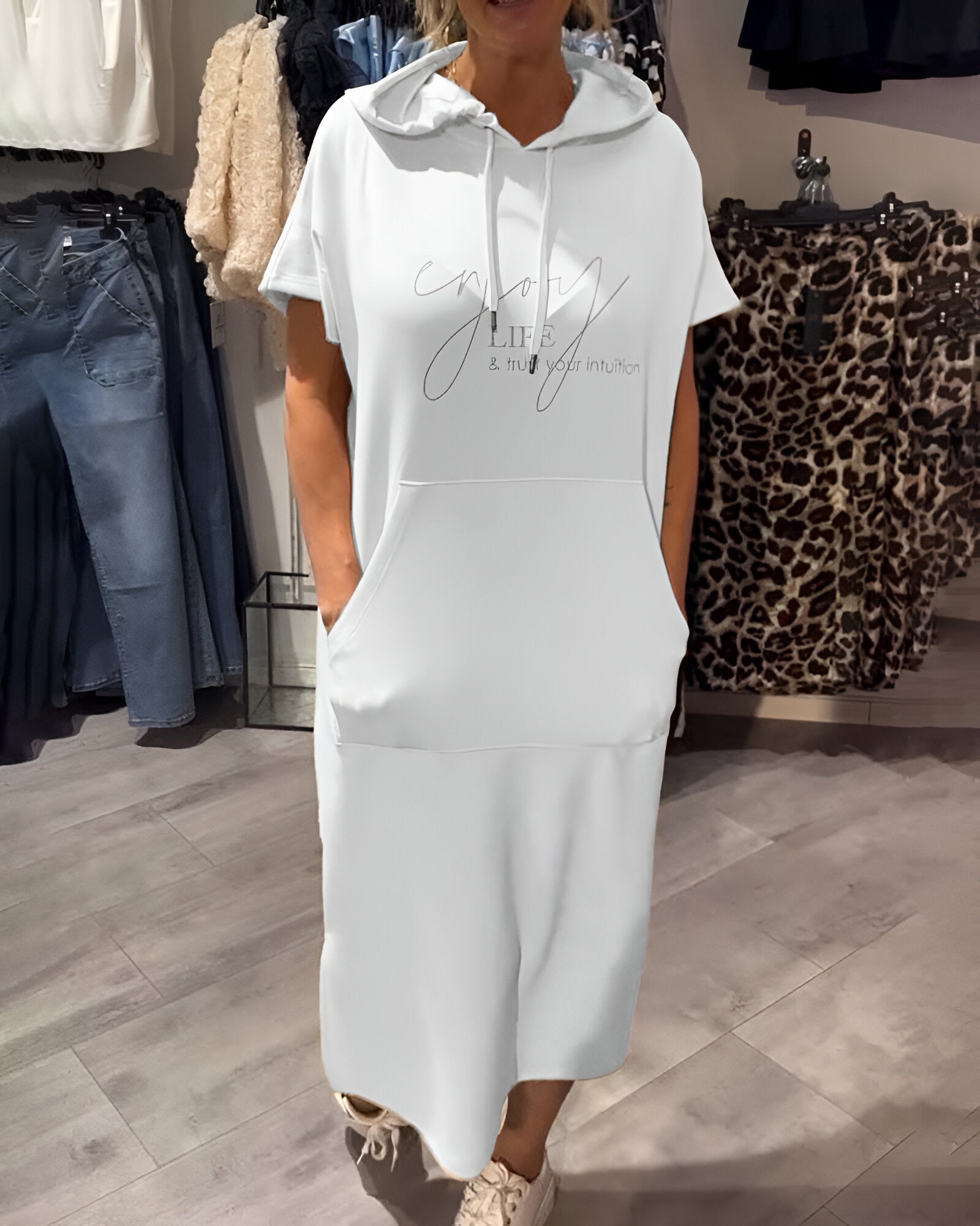 Ebba™ | Casual kjole med hette og feminin passformHooded casual kjole med feminin passform