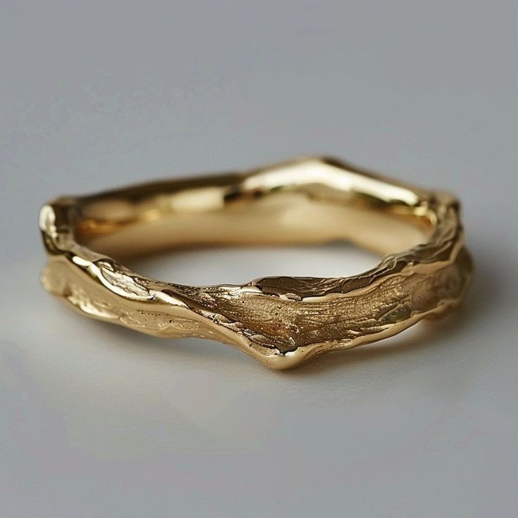 Vintage ring i smidd gull