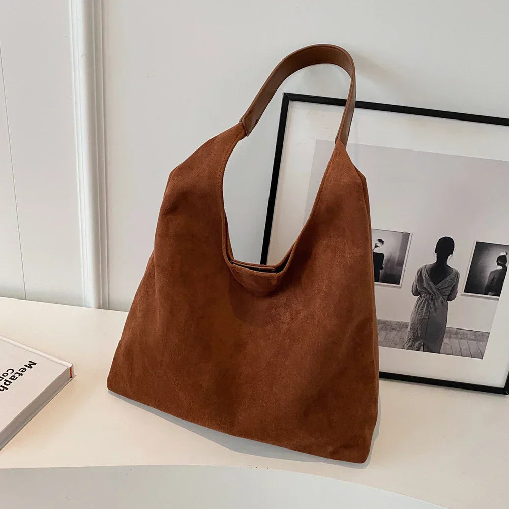 freja™ – myk skulderveske i semsket stil